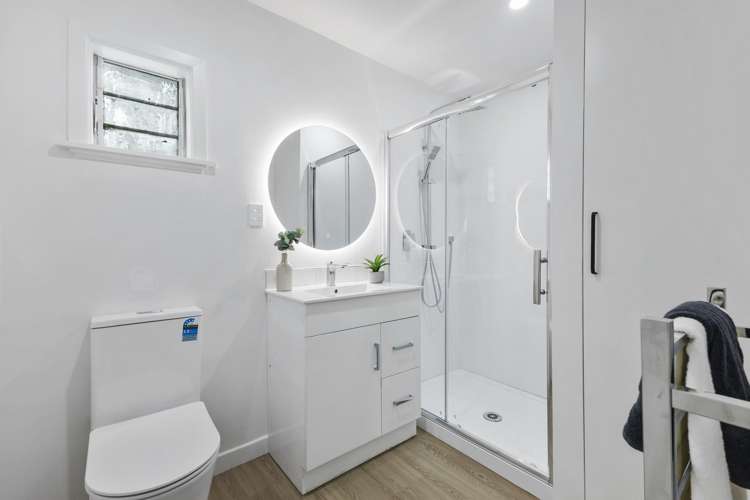 2/8 Fisher Crescent Otara_11