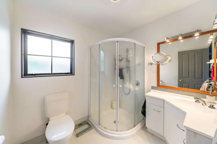 107 Redvers Drive Belmont_17