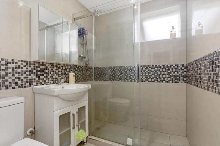 45 Queen Mary Avenue New Lynn_10