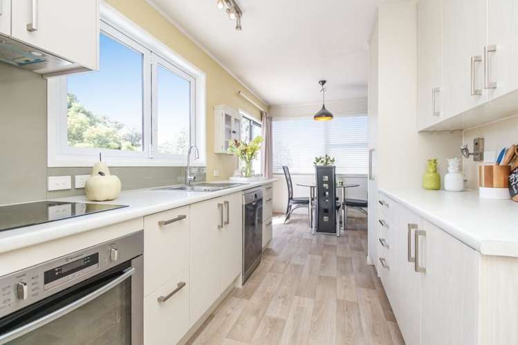 39 Bodi Place Te Atatu South_8