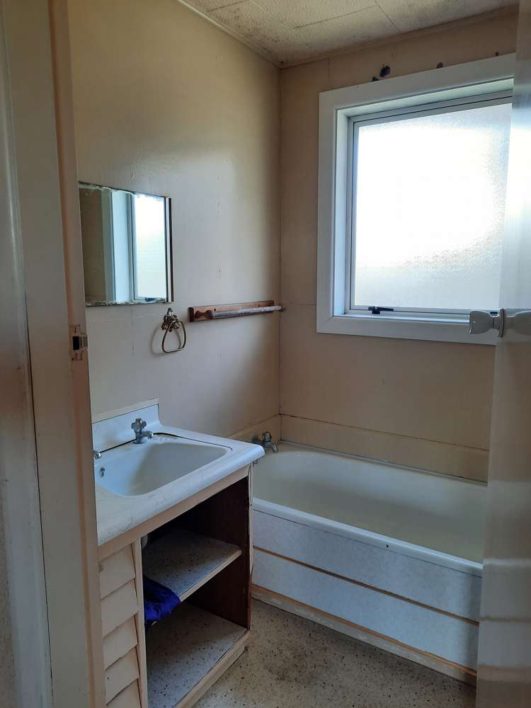 113 Gayhurst Road Dallington_14