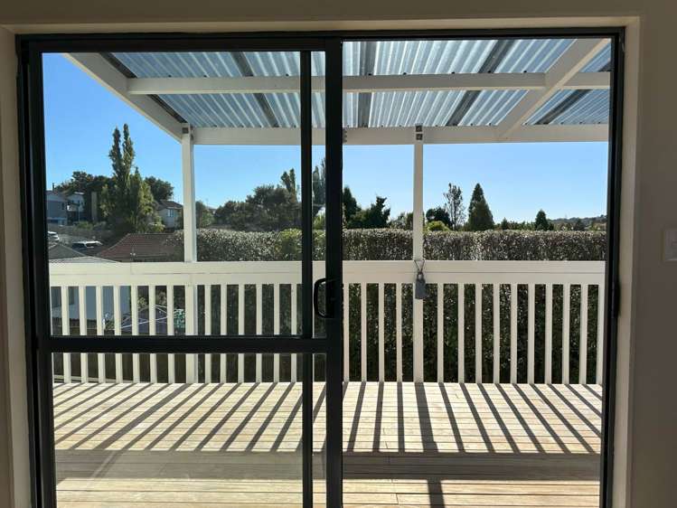 1/16 Maywood Crescent Glen Eden_13