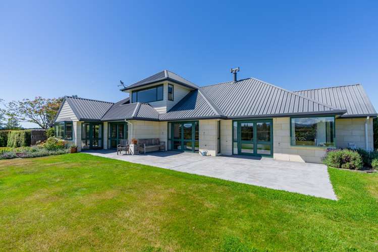 132 Round Hill Road Loburn_16