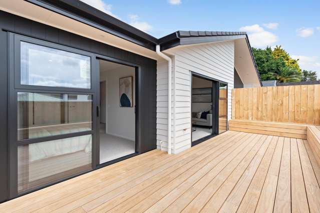 Modern Two Bedroom Townhouse Close to Town