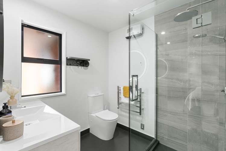 2 Burbank Drive Aidanfield_15