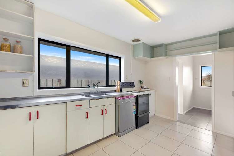 12 Brockenhurst Street Aranui_10