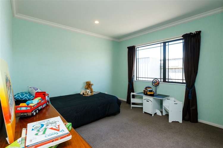 127 Pacific Drive Fitzherbert_18