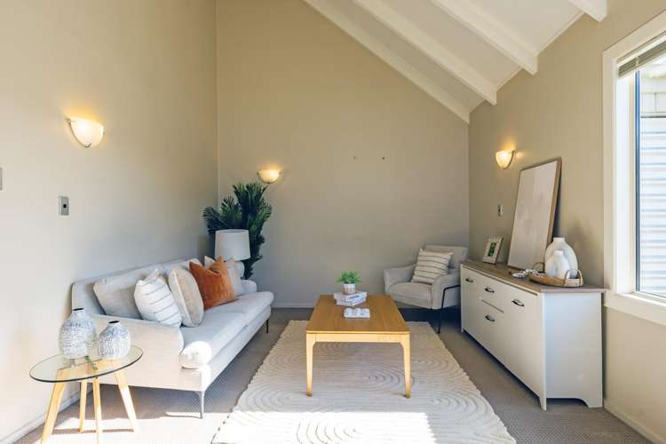 42b Delaware Crescent Russley_5