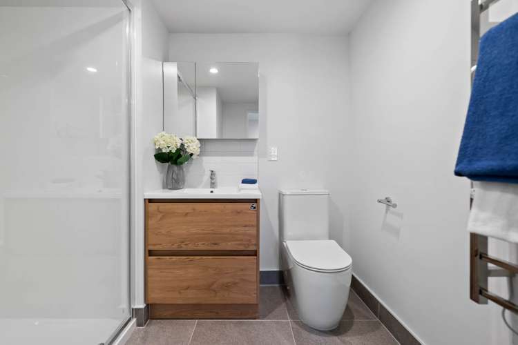 304/30 Shortfin Place Flat Bush_8