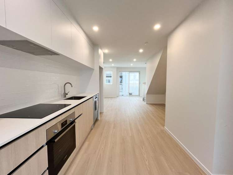 12/9 Aeroview Drive 1603_2