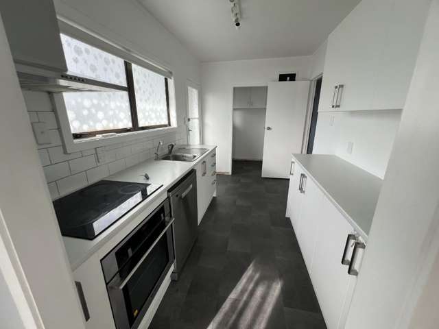 39A Brian Crescent Stanmore Bay_3