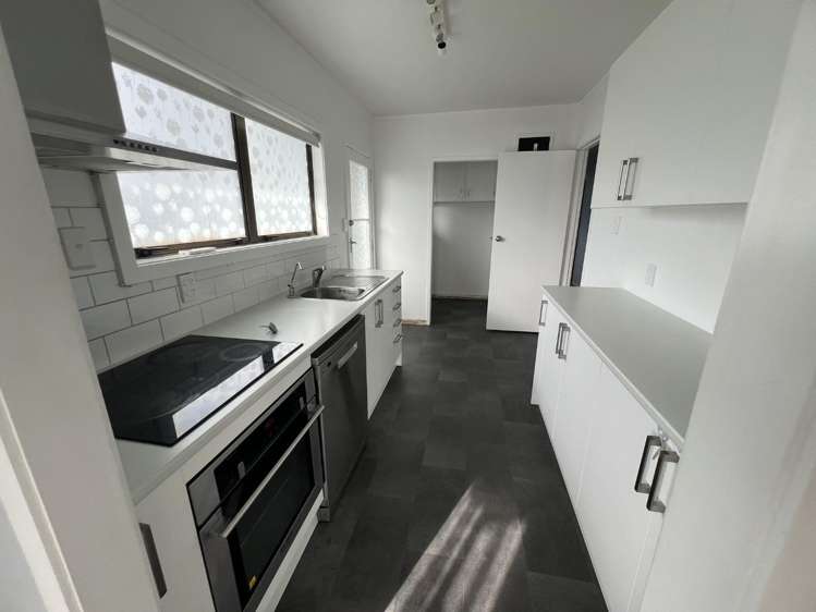 39A Brian Crescent Stanmore Bay_3