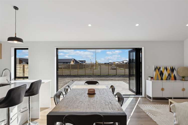 1 Candlesticks Crescent Lincoln_15