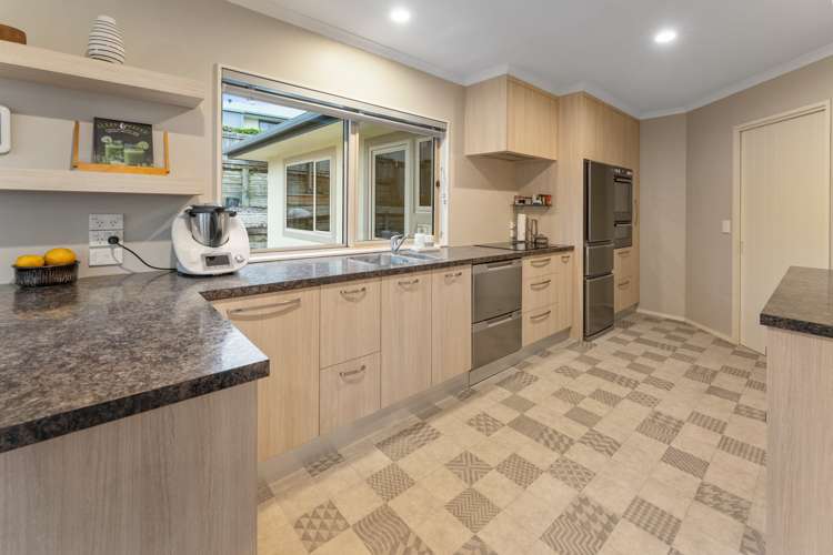 31 Olympus Way Richmond_9