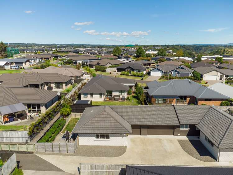 24 Benmore Crescent Pyes Pa_18