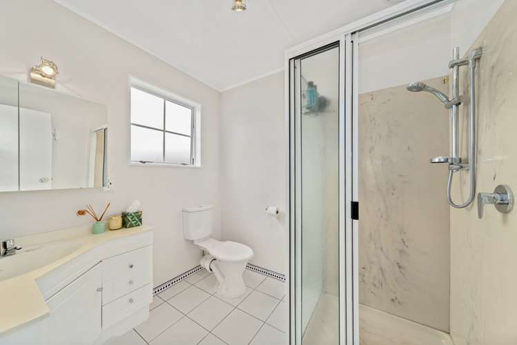 4 Ingle Avenue Waipahihi_21