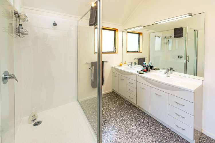 62 Shakespeare Road Bastia Hill_17