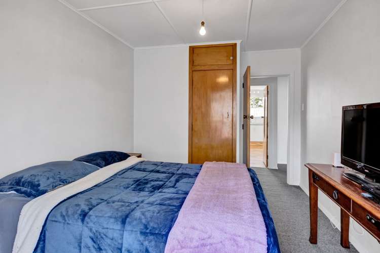 2 Acourt Street Hawera_11