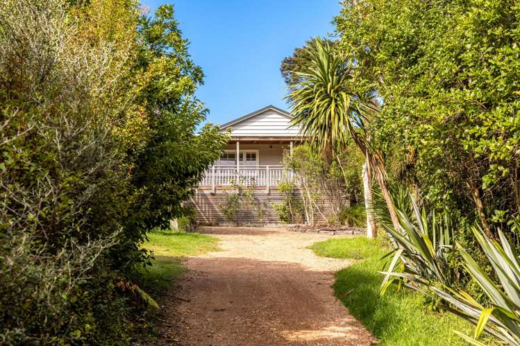 117 Queens Drive Oneroa_19