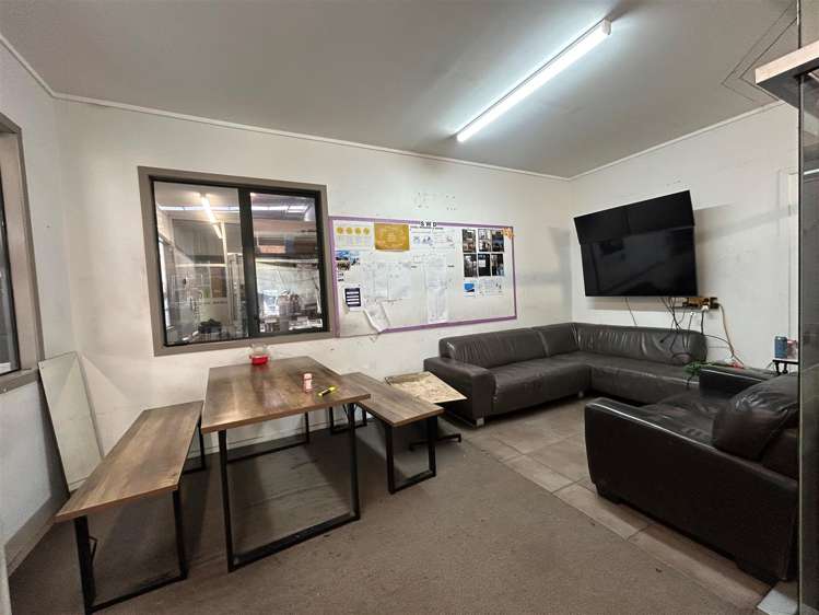 2/27 Cain Road Penrose_5