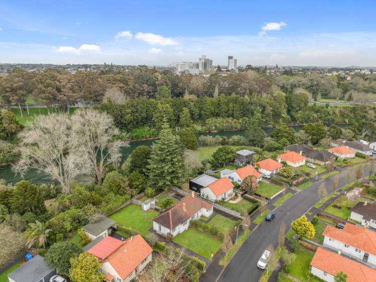 64 Jellicoe Drive Hamilton East_13