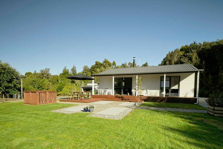 147 Havill Drive Hokitika_11