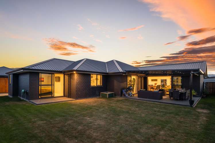 11 Kittyhawk Road Burleigh_2