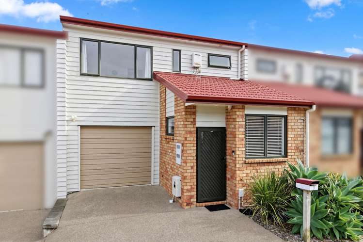 21/22 Northcross drive_0