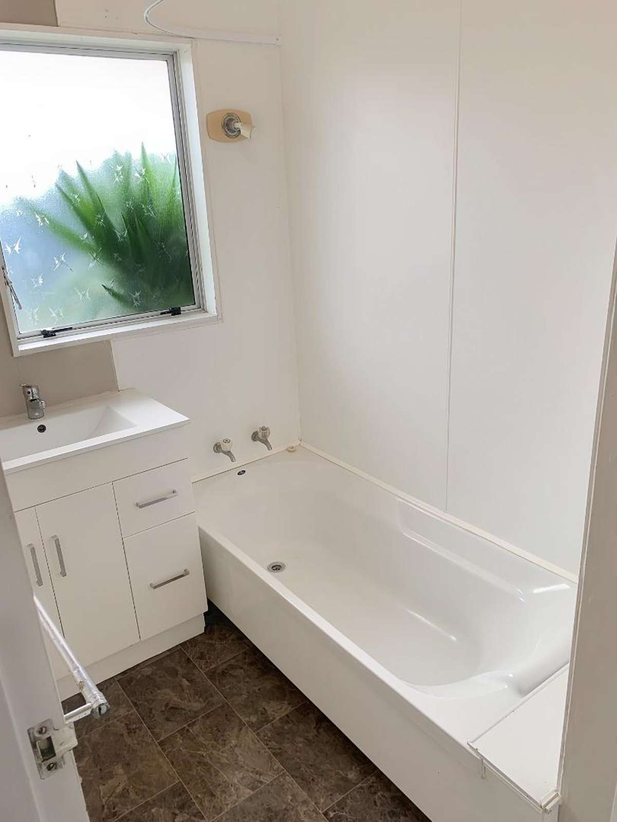 2 Bedroom Unit in Flaxmere 5