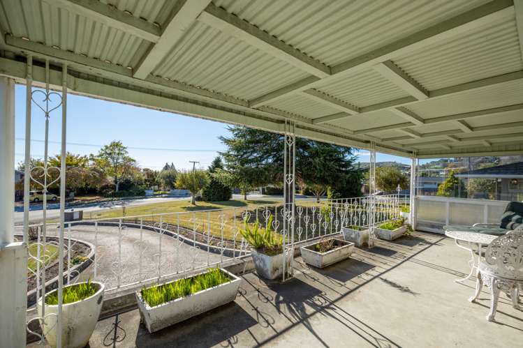 13 Neale Avenue Stoke_21