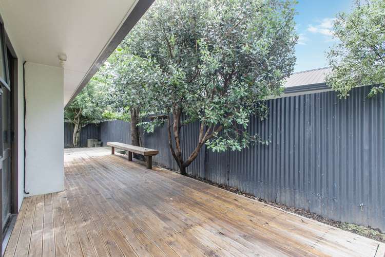 2/11 Beach Road Pahurehure_5