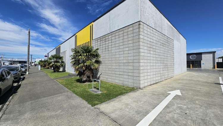 1 and 2/11-13 Wakefield Street Onekawa_7