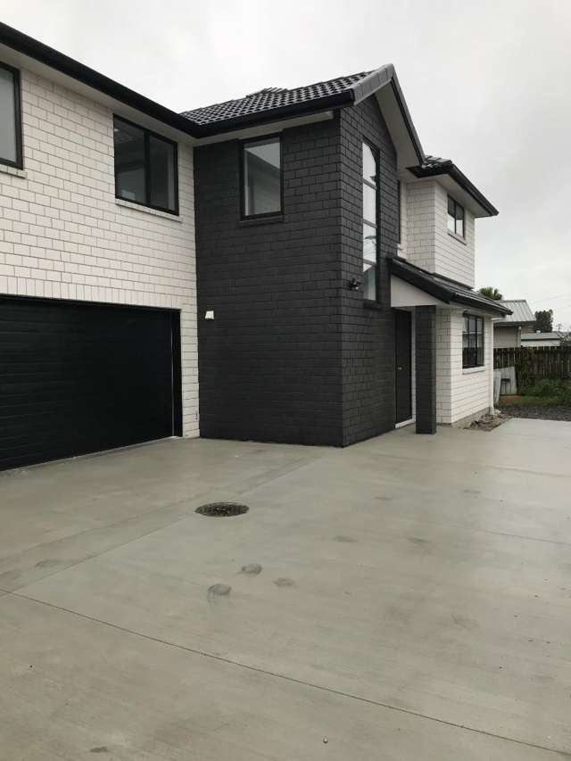 Modern Townhouse in Papakura