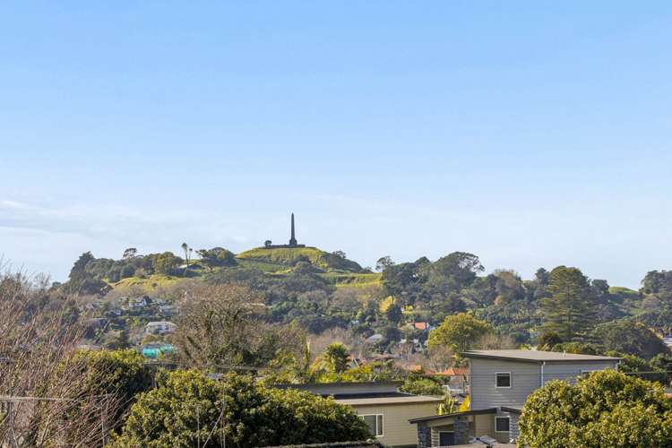 1 & 2/17a Rowan Road Epsom_2