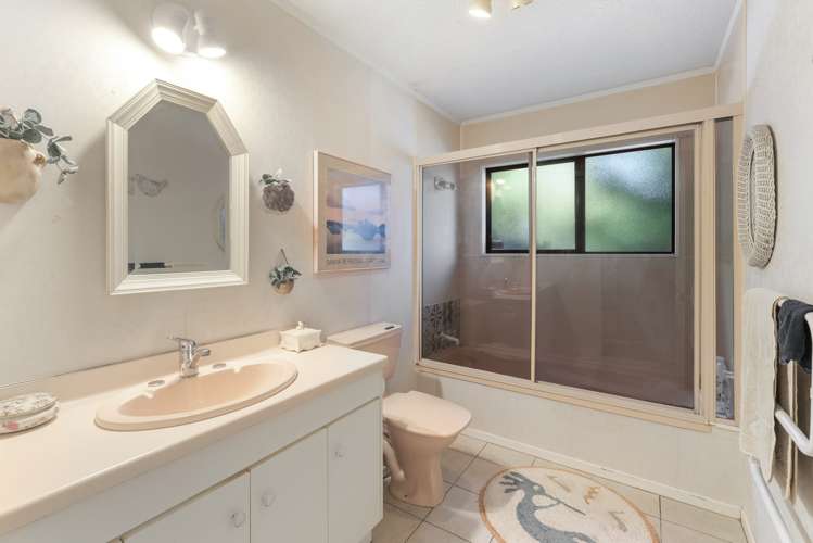 38 Kakariki Grove Waikanae_16