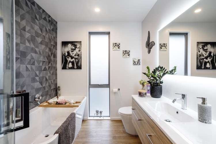 3 Trudi Place Green Island_26