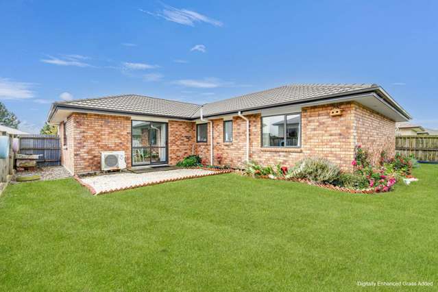 Spacious, Sunny and Refreshed Family Living!
