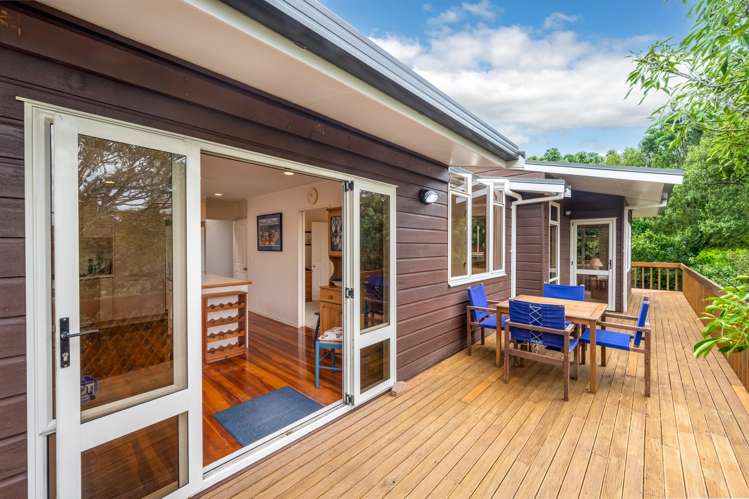 18 Gibson Place Mellons Bay_13