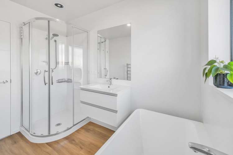 197 Faringdon Boulevard Rolleston_17