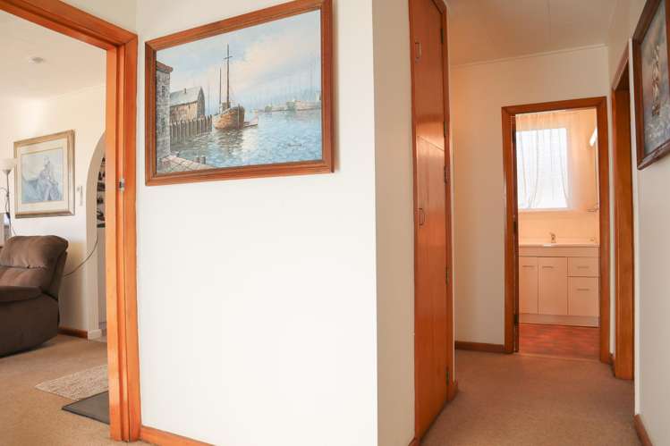 90 Domett Esplanade Cobden_26