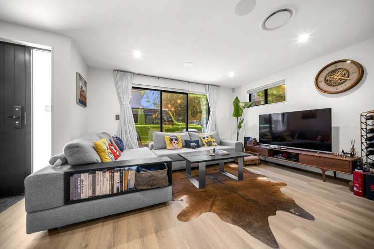 25F Oteha Valley Road_2