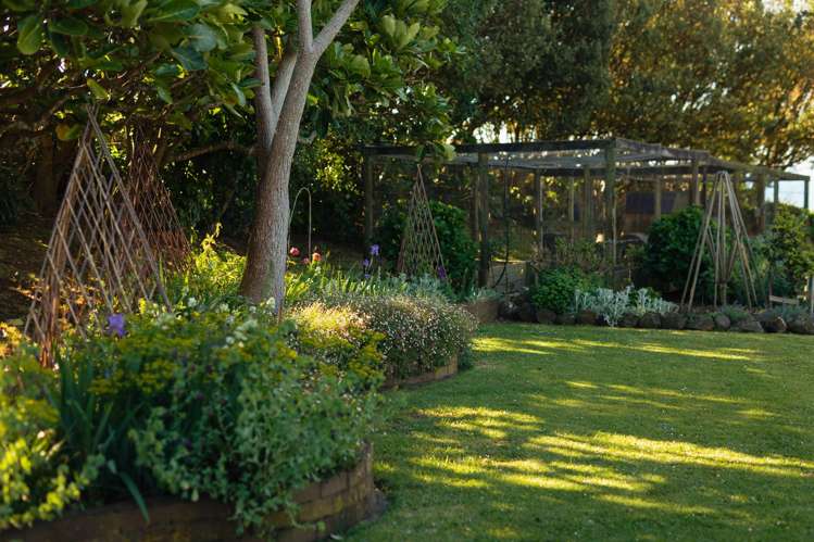 216 Constable Road Muriwai Beach_11