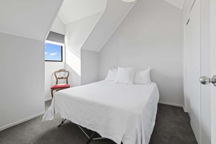 2/8 Leven Lane Totara Heights_12