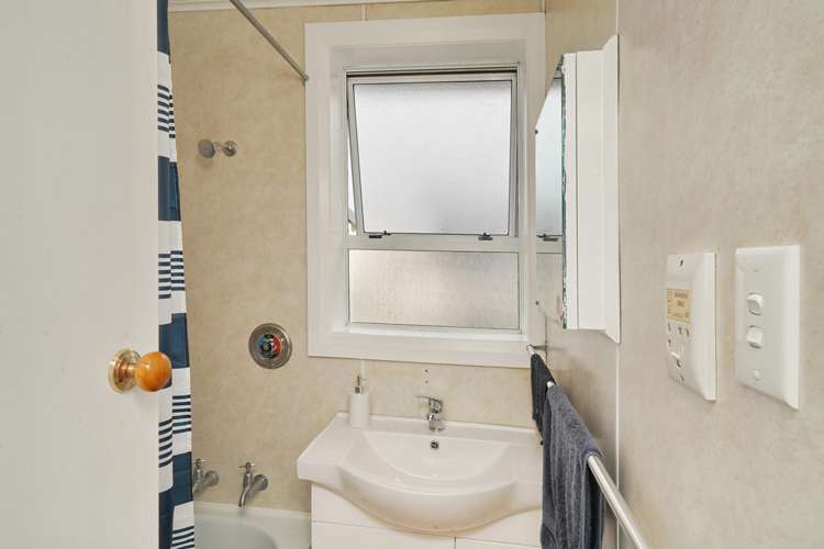 3 Avro Crescent Hornby_12