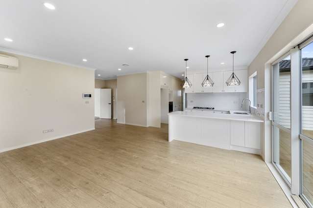 24 Quattro Avenue Flat Bush_2