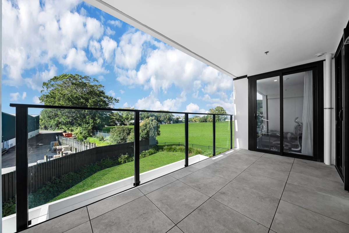 102/12 Barrack Road_2