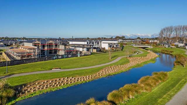 Contemporary Living, Enviable Location