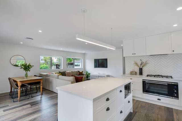 2/61a Target Road Totara Vale_4