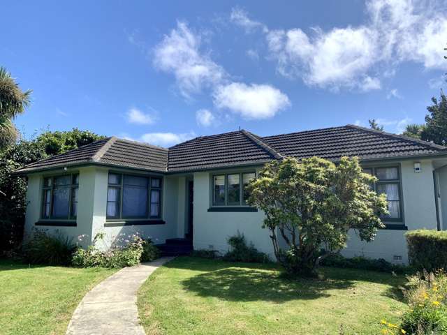 Cute retro styled 2 bedroom bungalow