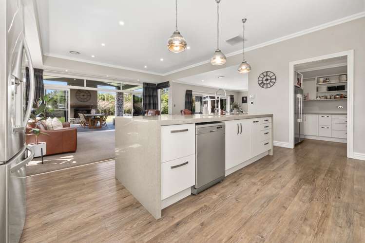 1097 Queen Street East Levin_24